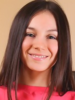 Nubiles.net Darya - Sweet Darya fucks her pussy with her bare fingers