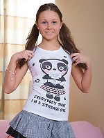 Dirty teen prepares her booty for fucking