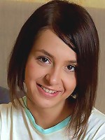 Pretty teen babe shows off her cunt and plays with it