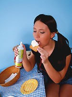 Pretty teen babe gets her arsehole first time drilled