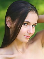 Naturally haired tall brunette Jewel getting nude