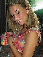 Caitlynn shows her boobies outside!