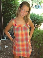 Caitlynn shows her boobies outside!