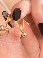 Hottie with piercings gets off in living room