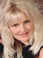 Hot MILF exposes every bit of pink