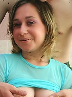 Young plumper spreads her pussy for boyfriend\'s dick