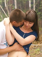 Amateur teen Claudia got her ass fucked in the forest