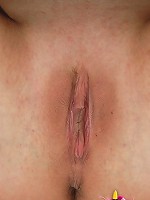 Blonde teen Gloria plays with her clit in a bathtub