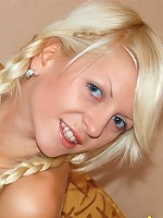 Blonde Teen shows off her perfect ass