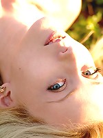 Hottie in top shows pussy