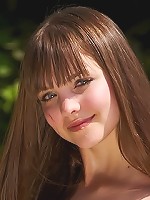 Amelie | Fragility and firmness