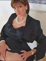 Hairy pussy milf babe