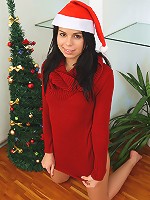 Nude Kiki18 wishing everyone Merry Christmas and Happy New \r\nYear!