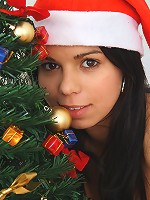 Kiki18 reveals her stunning body and says Merry Christmas to \r\nher fans!