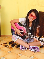 Skinny 18yo teen Kiki masturbating on camera