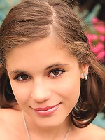 Caprice has just turned 18 & she wants to show pussy to her fans